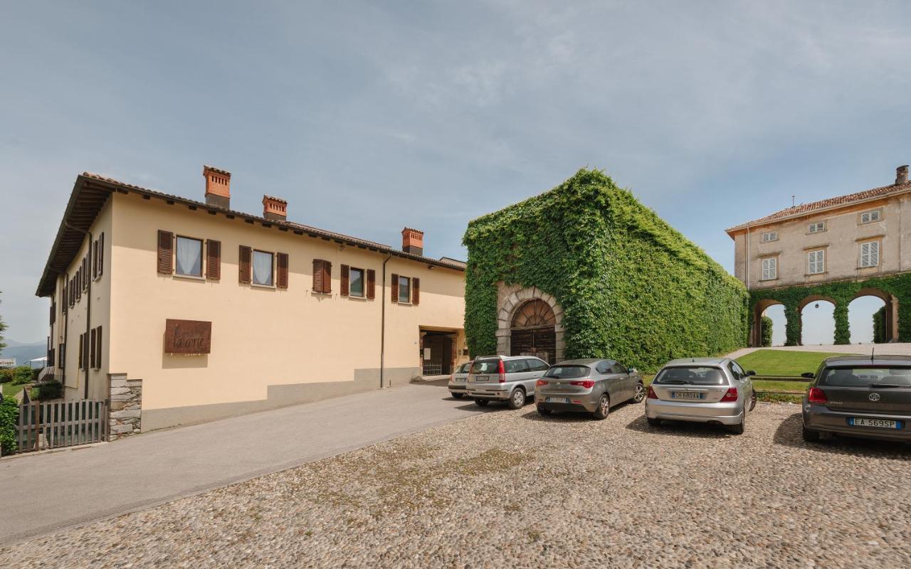 Hotel La Corte Di Lurago Lurago dʼErba Exterior foto